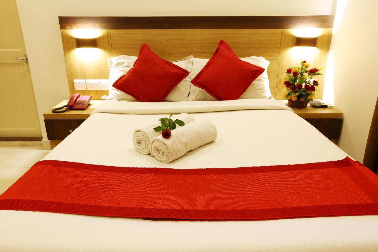 Prayana Hotels Kochi Exterior foto