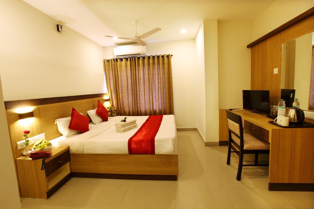 Prayana Hotels Kochi Exterior foto